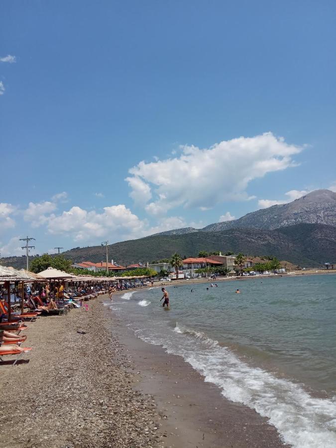 Apartamento Πέτρινο Στη Θάλασσα Nafpaktos Exterior foto