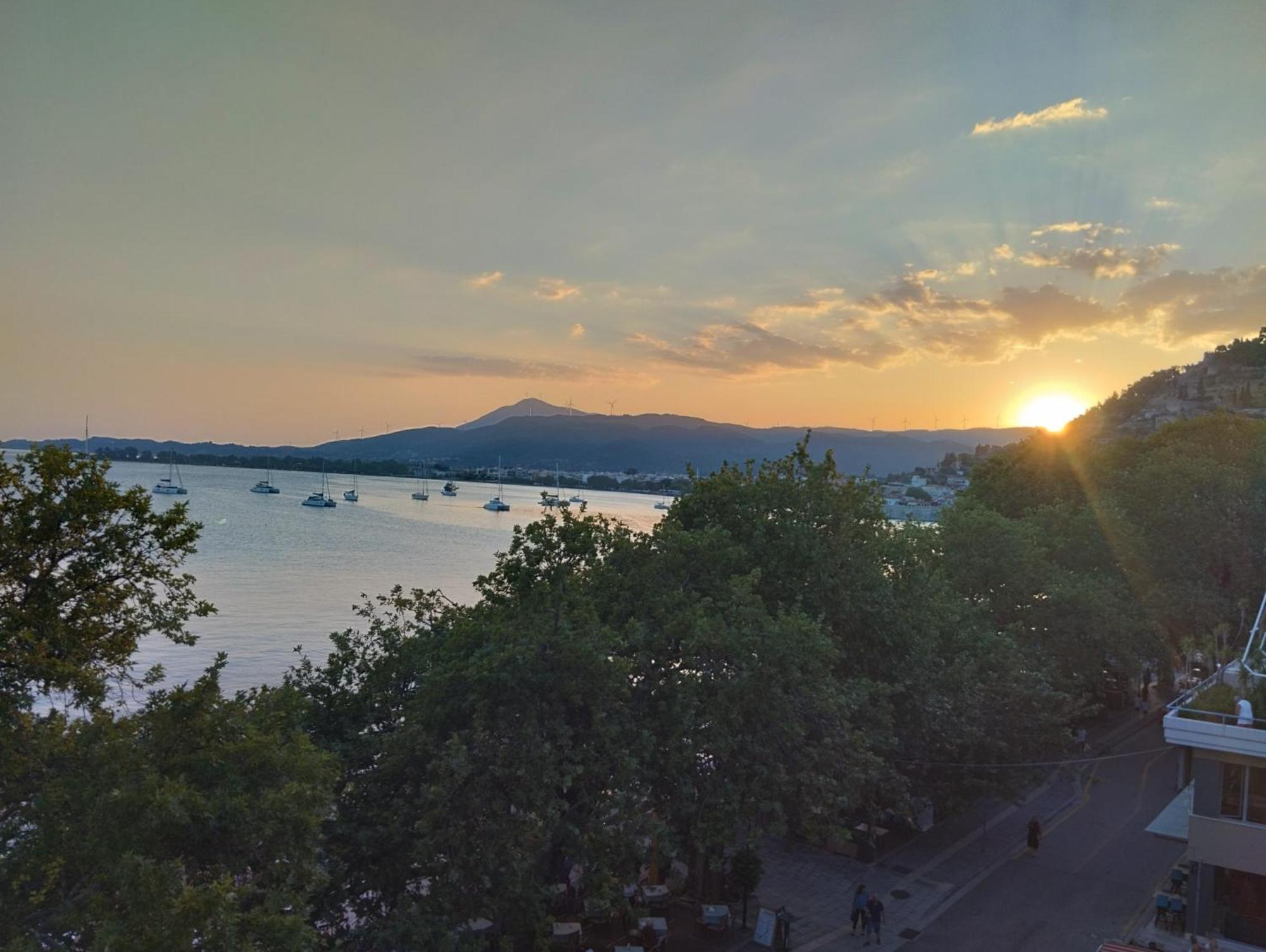 Apartamento Πέτρινο Στη Θάλασσα Nafpaktos Exterior foto