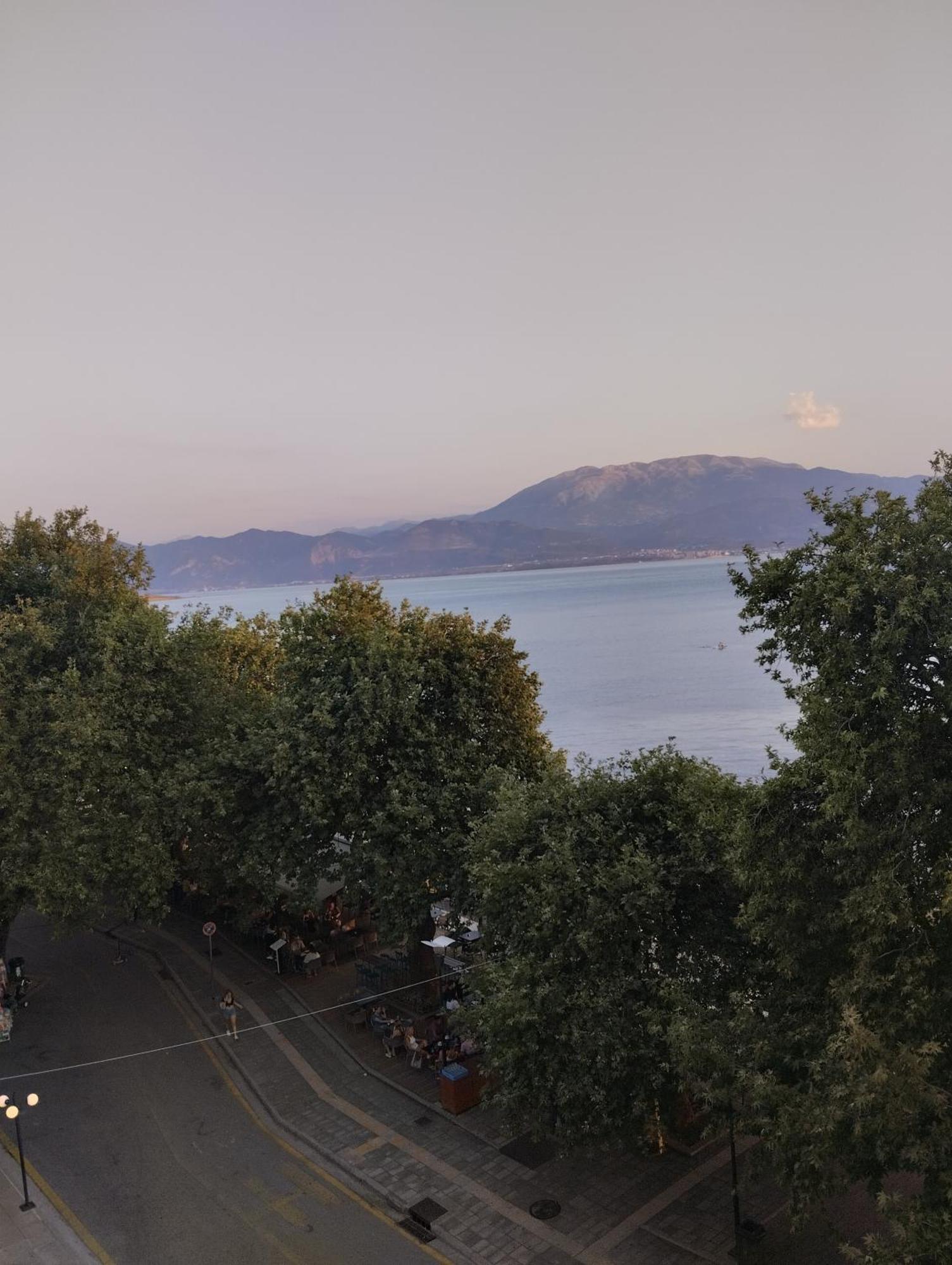 Apartamento Πέτρινο Στη Θάλασσα Nafpaktos Exterior foto